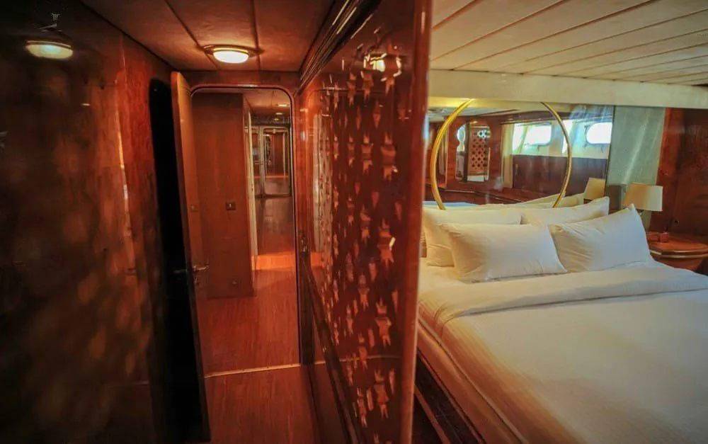 135FT LUXURY PREMIUM YACHT Dubai Charter Photo 13