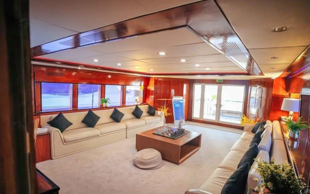 135FT LUXURY PREMIUM YACHT Dubai Charter Photo 5