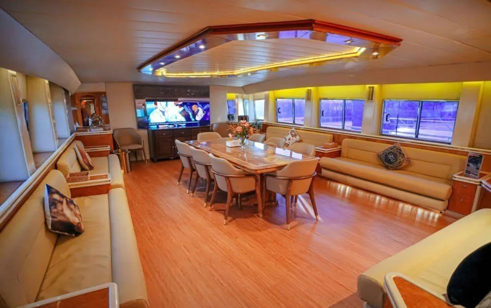 135FT LUXURY PREMIUM YACHT Dubai Charter Photo 8