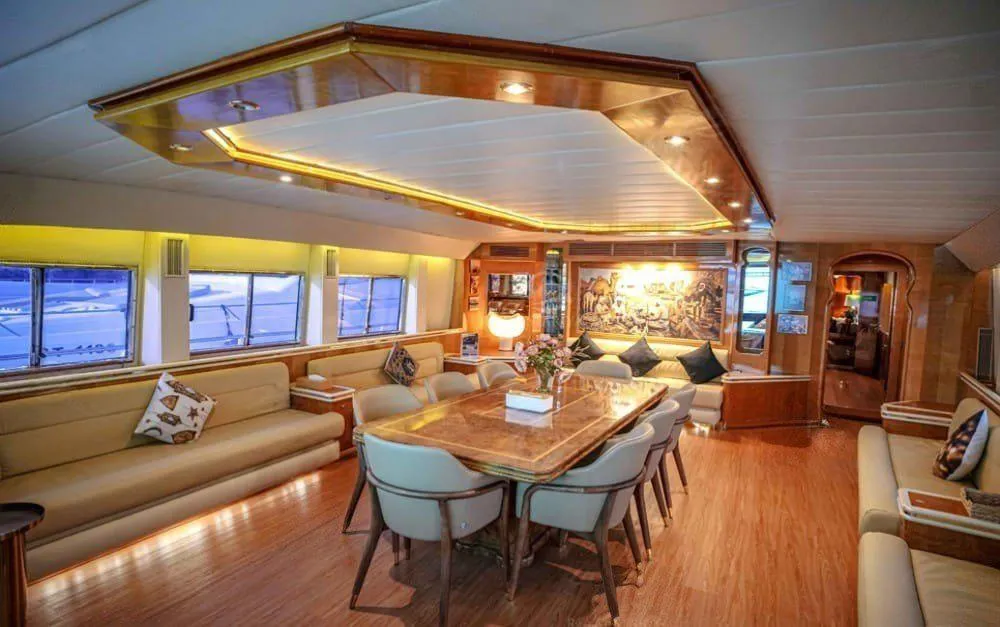 135FT LUXURY PREMIUM YACHT Dubai Charter Photo 9
