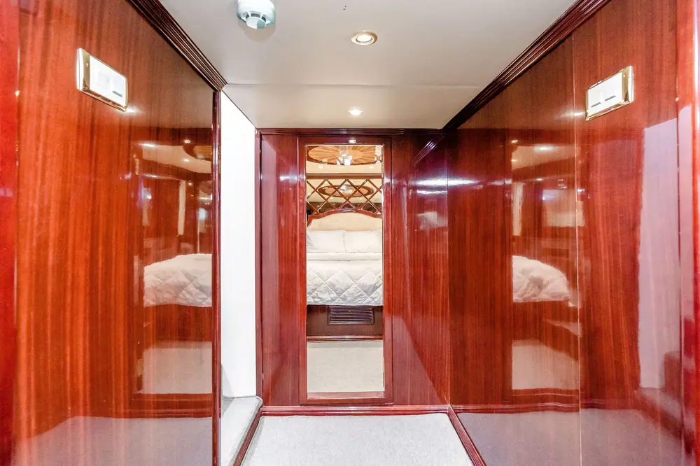 78FT LUXURY PREMIUM YACHT Dubai Charter Photo 13