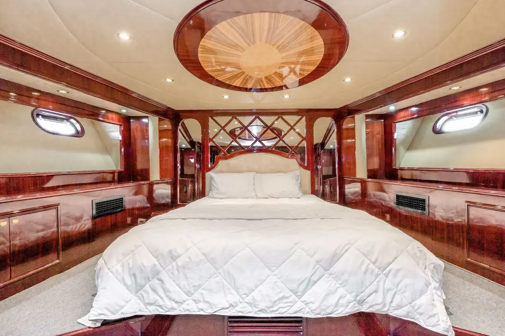 78FT LUXURY PREMIUM YACHT Dubai Charter Photo 6