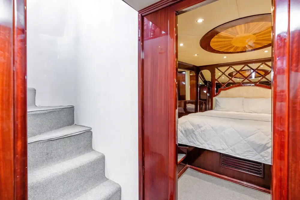 78FT LUXURY PREMIUM YACHT Dubai Charter Photo 7
