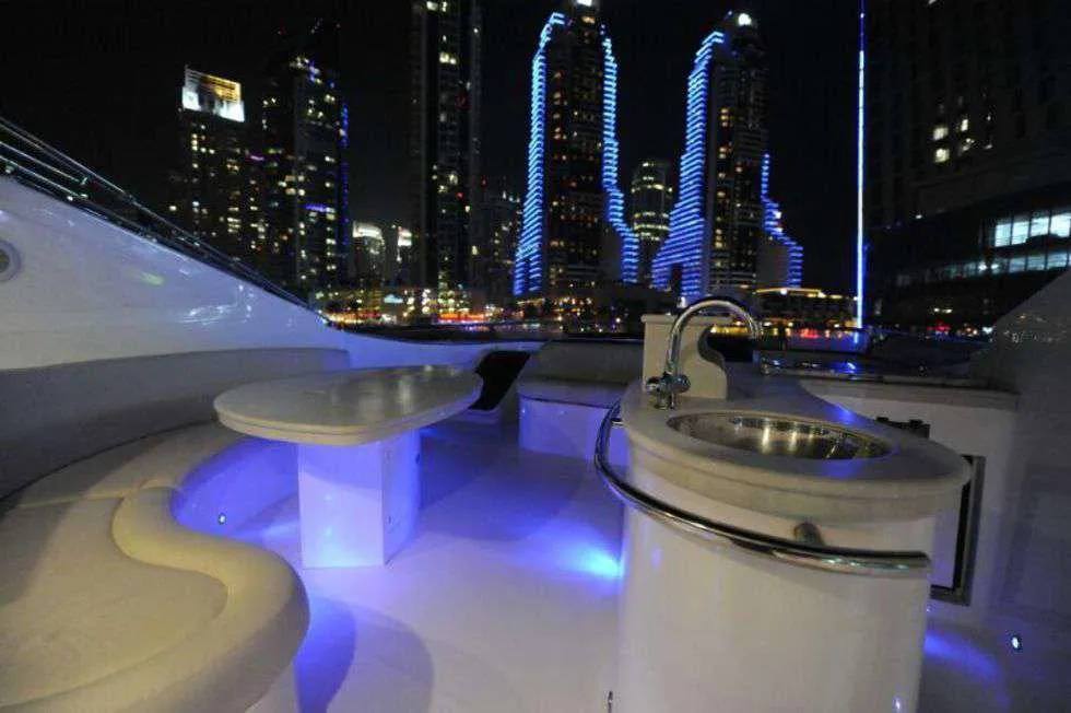 88FT LUXURY YACHT Dubai Charter Photo 11