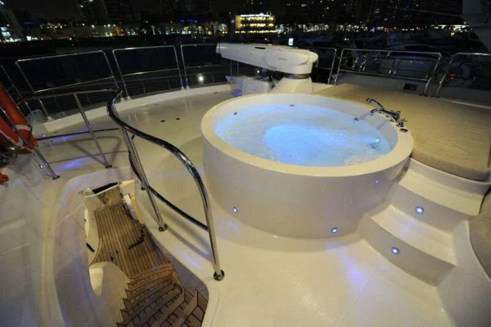 88FT LUXURY YACHT Dubai Charter Photo 12