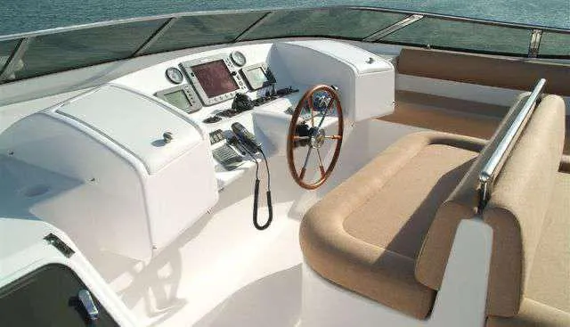 88FT LUXURY YACHT Dubai Charter Photo 13