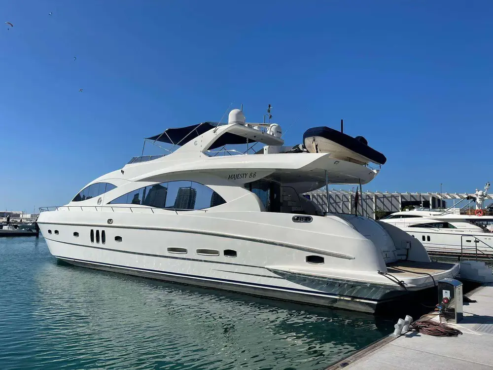 88FT LUXURY YACHT Dubai Charter Photo 2
