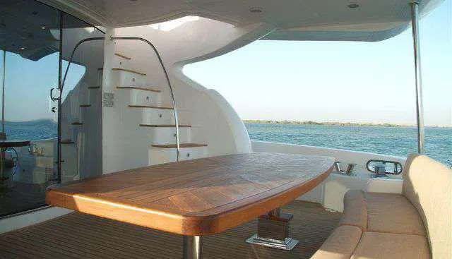 88FT LUXURY YACHT Dubai Charter Photo 3