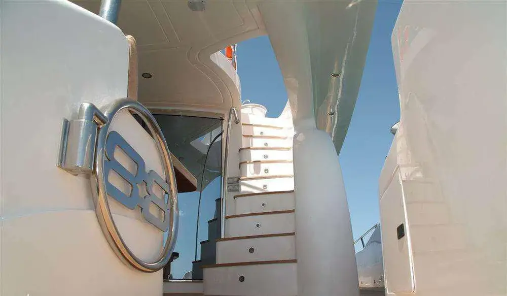 88FT LUXURY YACHT Dubai Charter Photo 4