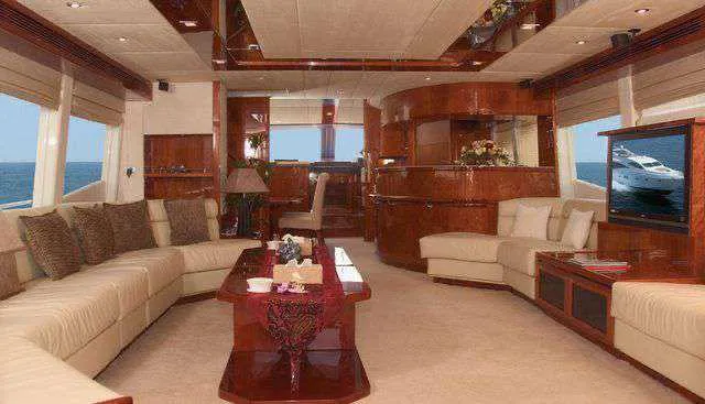 88FT LUXURY YACHT Dubai Charter Photo 5