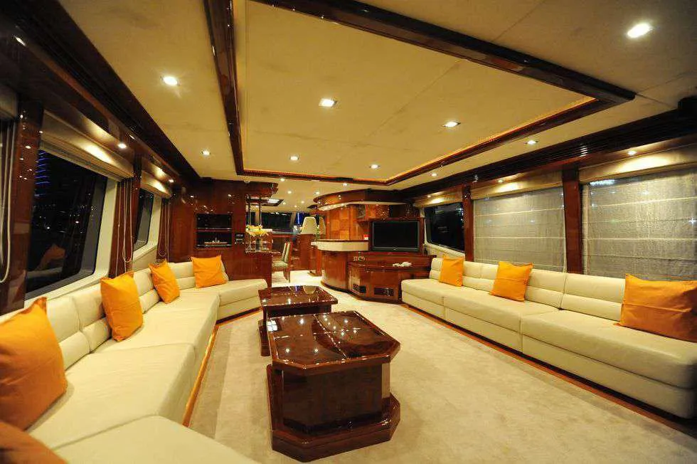 88FT LUXURY YACHT Dubai Charter Photo 6