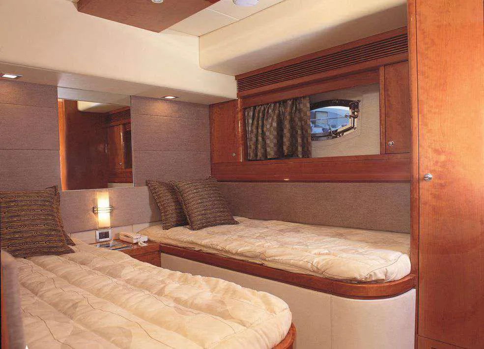 88FT LUXURY YACHT Dubai Charter Photo 7