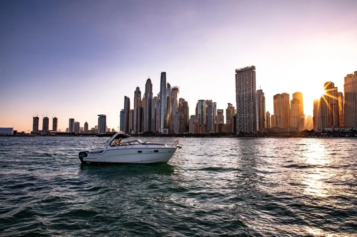 SMALL BOAT 38FT